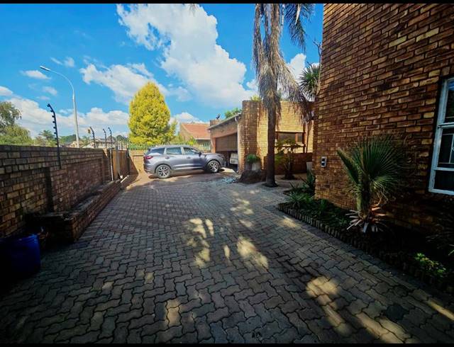 4 BEDROOM PROPERTY TO RENT IN GLEN MARAIS